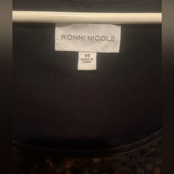 Beautiful Sequin Print Dress✨ - Picture 4 of 5